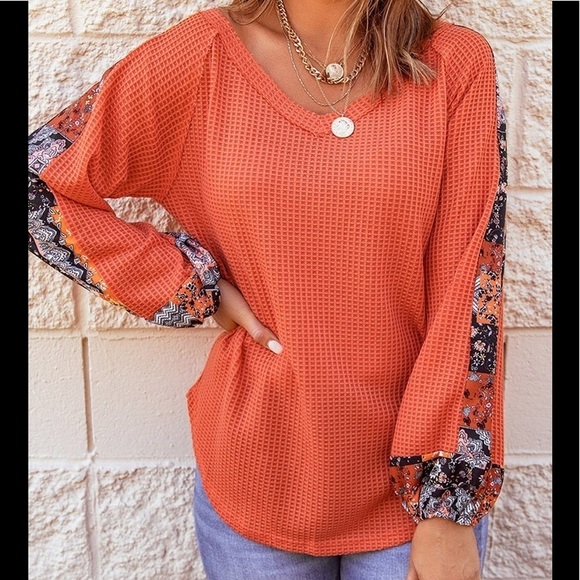 Tops - ✨ Patchwork sleeve waffle knit top ✨